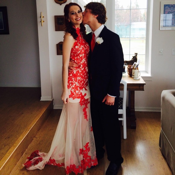 RED/CREAM LACE PROM DRESS - Picture 1 of 6